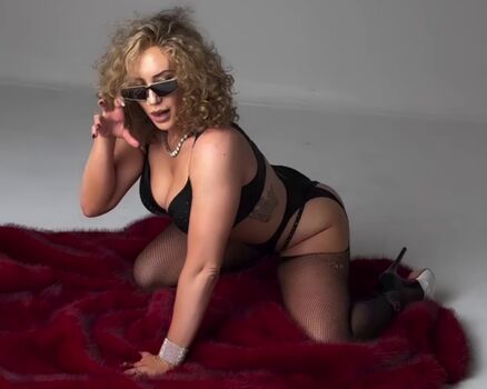 Nikkita lyons  page leaked private photo uncensored HD quality