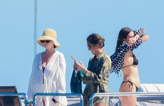 Nina dobrev page leaked private photo uncensored HD quality