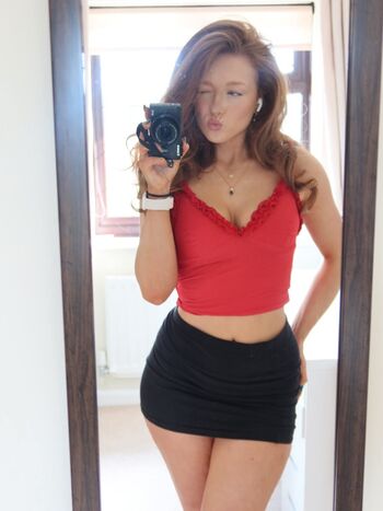 Phoebeisginger page leaked private photo uncensored HD quality
