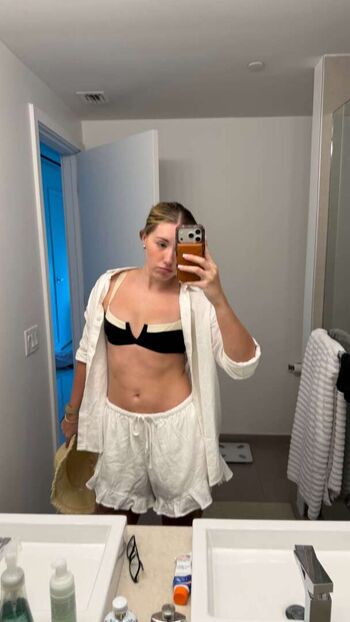 Pineapplebrat  page leaked private photo uncensored HD quality