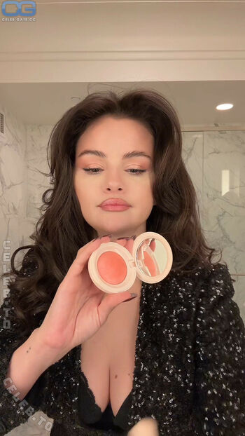 Selena gomez  page leaked private photo uncensored HD quality