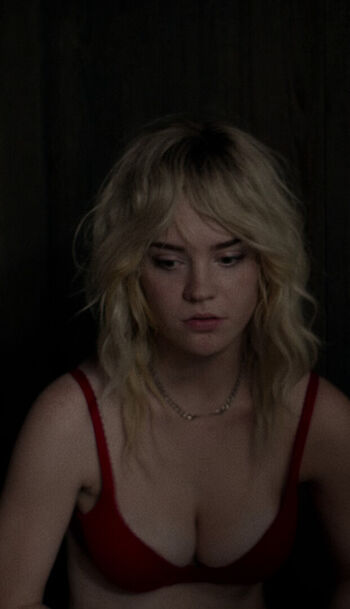 Sophie thatcher page leaked private photo uncensored HD quality