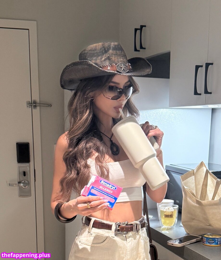 Sssniperwolf / leaked private photo uncensored HD quality