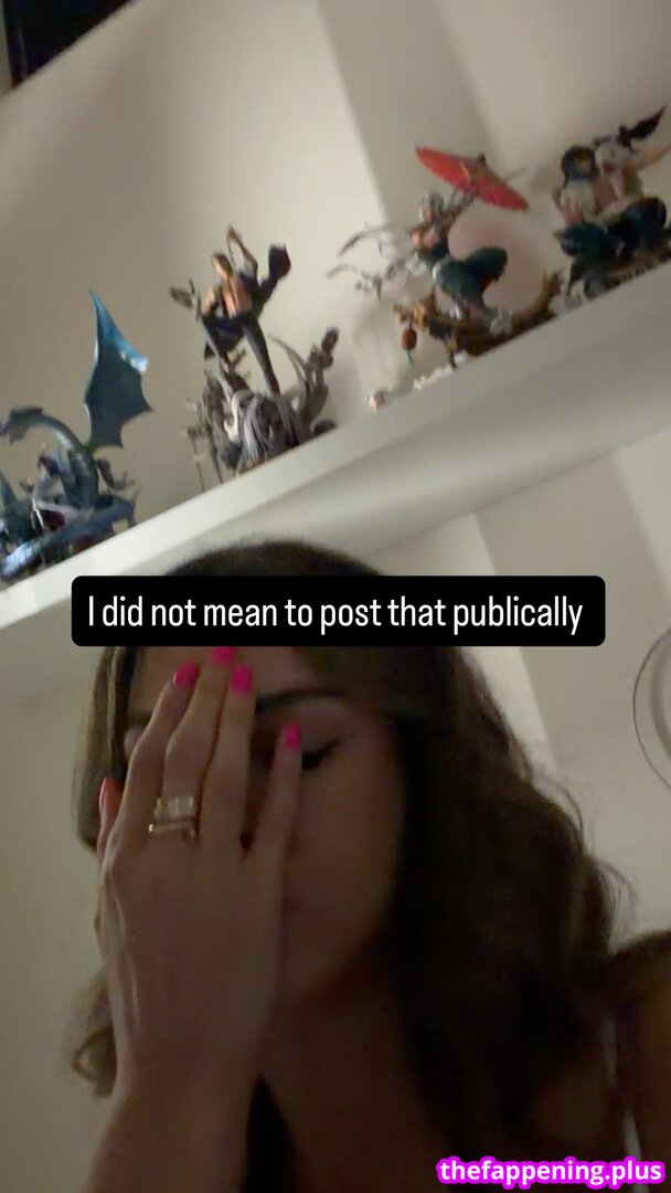 Sssniperwolf / leaked private photo uncensored HD quality