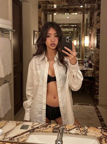 Theonlyela leaked private photo uncensored HD quality