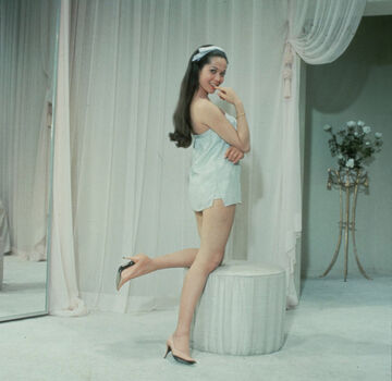 Vintage sexy celebs page leaked private photo uncensored HD quality