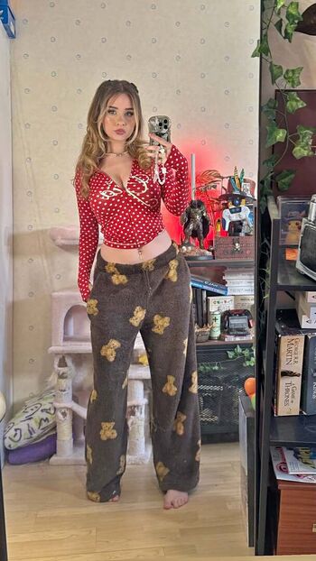 Yaboielina leaked private photo uncensored HD quality
