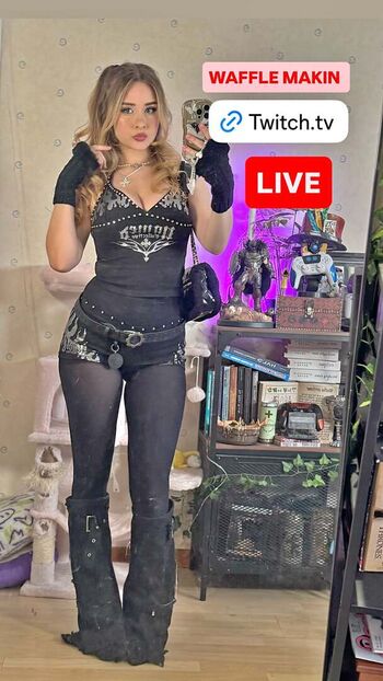 Yaboielina leaked private photo uncensored HD quality