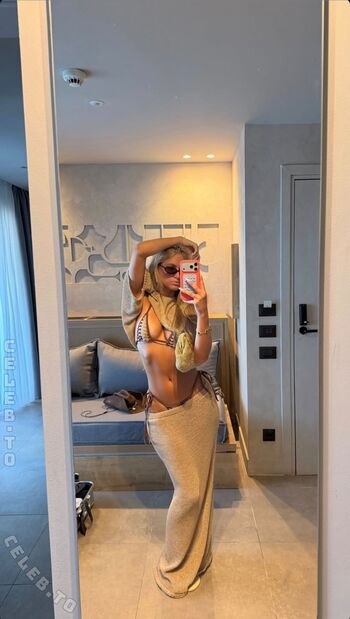 Zoe kaeppele  page leaked private photo uncensored HD quality