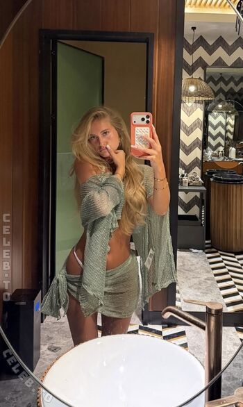 Zoe kaeppele  page leaked private photo uncensored HD quality