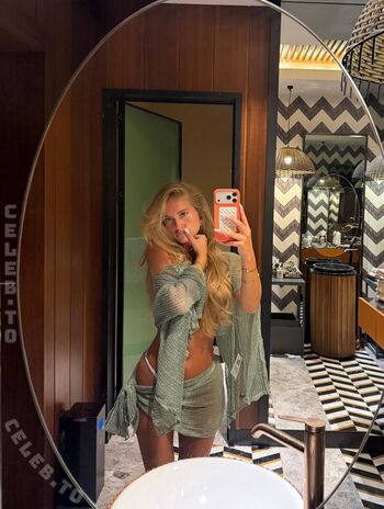 Zoe kaeppele  page leaked private photo uncensored HD quality